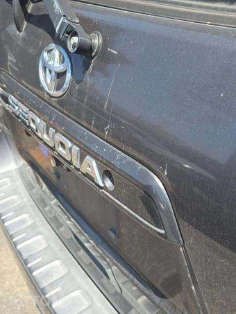 2012 Toyota Sequoia SR5 – miniatura 4