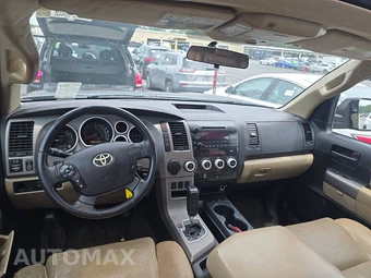 2012 Toyota Sequoia SR5 – miniatura 11