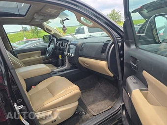 2012 Toyota Sequoia SR5 – miniatura 8