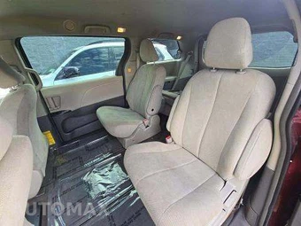 2012 Toyota Sienna 7-Passenger 119.3" WB – miniatura 13