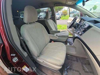 2012 Toyota Sienna 7-Passenger 119.3" WB – miniatura 19