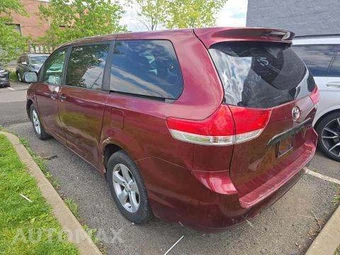 2012 Toyota Sienna 7-Passenger 119.3" WB – miniatura 2