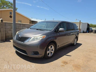 2012 Toyota Sienna LE 8-Passenger 119.3" WB