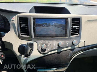 2012 Toyota Sienna LE 8-Passenger 119.3" WB - miniatura 10
