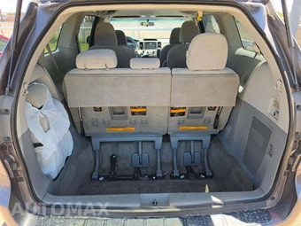 2012 Toyota Sienna LE 8-Passenger 119.3" WB - miniatura 15