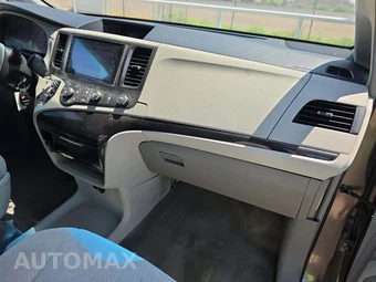 2012 Toyota Sienna LE 8-Passenger 119.3" WB - miniatura 20