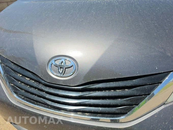 2012 Toyota Sienna LE 8-Passenger 119.3" WB - miniatura 22