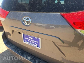 2012 Toyota Sienna LE 8-Passenger 119.3" WB - miniatura 28