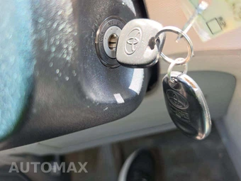 2012 Toyota Sienna LE 8-Passenger 119.3" WB - miniatura 8