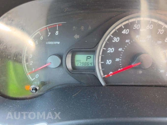 2012 Toyota Sienna LE 8-Passenger 119.3" WB - miniatura 9
