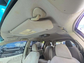 2012 Toyota Sienna LE 8-Passenger 119.3" WB - miniatura 11