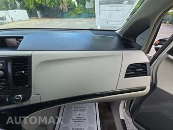 2012 Toyota Sienna LE 8-Passenger 119.3" WB - miniatura 20