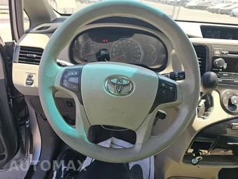 2012 Toyota Sienna LE 8-Passenger 119.3" WB - miniatura 10