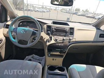 2012 Toyota Sienna LE 8-Passenger 119.3" WB - miniatura 11