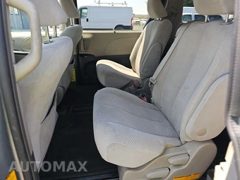 2012 Toyota Sienna LE 8-Passenger 119.3" WB - miniatura 13