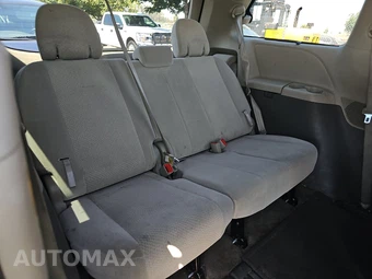 2012 Toyota Sienna LE 8-Passenger 119.3" WB - miniatura 14