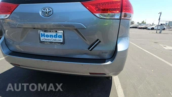 2012 Toyota Sienna LE 8-Passenger 119.3" WB - miniatura 22