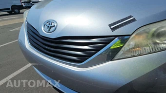2012 Toyota Sienna LE 8-Passenger 119.3" WB - miniatura 26
