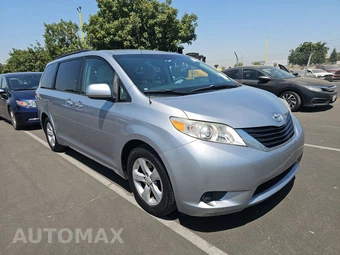 2012 Toyota Sienna LE 8-Passenger 119.3" WB - miniatura 3