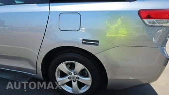 2012 Toyota Sienna LE 8-Passenger 119.3" WB - miniatura 30