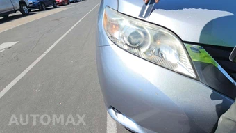 2012 Toyota Sienna LE 8-Passenger 119.3" WB - miniatura 33