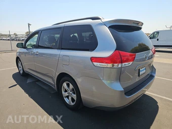2012 Toyota Sienna LE 8-Passenger 119.3" WB - miniatura 6
