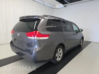 2012 Toyota Sienna LE 8-Passenger 119.3" WB – miniatura 4