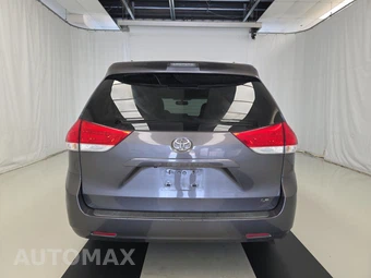2012 Toyota Sienna LE 8-Passenger 119.3" WB – miniatura 5
