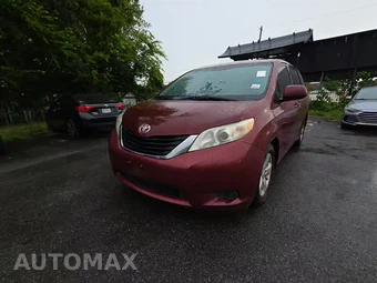 2012 Toyota Sienna LE 8-Passenger 119.3" WB