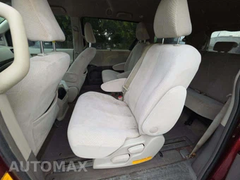 2012 Toyota Sienna LE 8-Passenger 119.3" WB - miniatura 10
