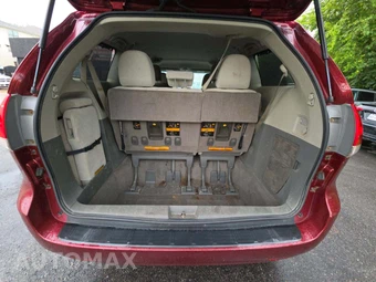 2012 Toyota Sienna LE 8-Passenger 119.3" WB - miniatura 12