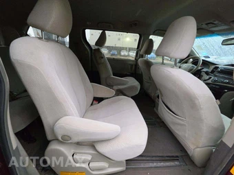 2012 Toyota Sienna LE 8-Passenger 119.3" WB - miniatura 14