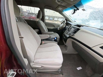 2012 Toyota Sienna LE 8-Passenger 119.3" WB - miniatura 16