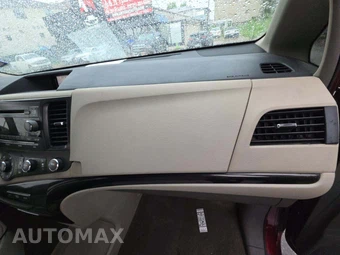 2012 Toyota Sienna LE 8-Passenger 119.3" WB - miniatura 17
