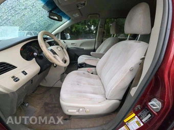 2012 Toyota Sienna LE 8-Passenger 119.3" WB - miniatura 3