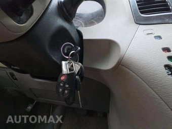 2012 Toyota Sienna LE 8-Passenger 119.3" WB - miniatura 5