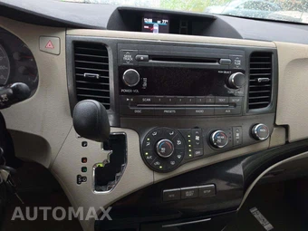 2012 Toyota Sienna LE 8-Passenger 119.3" WB - miniatura 7