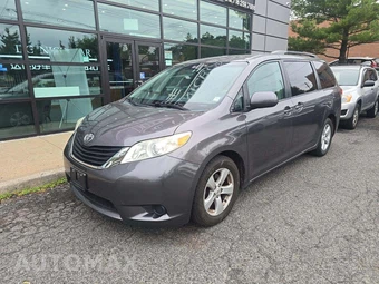 2012 Toyota Sienna LE 8-Passenger 119.3" WB