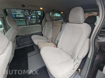 2012 Toyota Sienna LE 8-Passenger 119.3" WB - miniatura 13