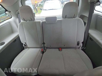 2012 Toyota Sienna LE 8-Passenger 119.3" WB - miniatura 14