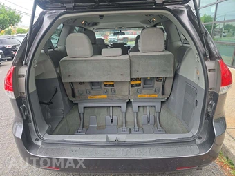 2012 Toyota Sienna LE 8-Passenger 119.3" WB - miniatura 15