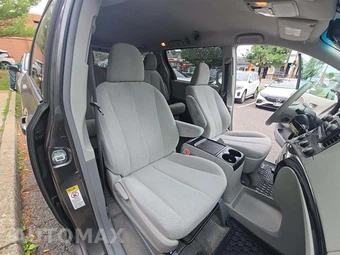 2012 Toyota Sienna LE 8-Passenger 119.3" WB - miniatura 19