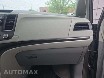 2012 Toyota Sienna LE 8-Passenger 119.3" WB - miniatura 20