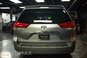 2012 Toyota Sienna Limited 7-Passenger 119.3" WB - miniatura 6