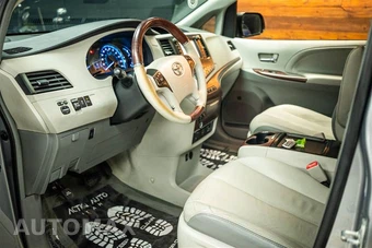 2012 Toyota Sienna Limited 7-Passenger 119.3" WB - miniatura 9