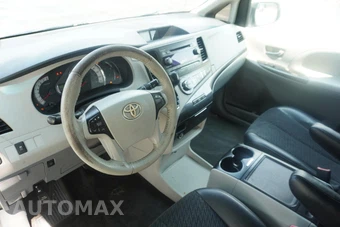 2012 Toyota Sienna SE 8-Passenger 119.3" WB - miniatura 11