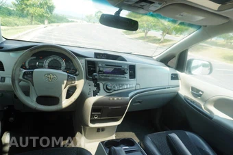2012 Toyota Sienna SE 8-Passenger 119.3" WB - miniatura 15