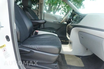 2012 Toyota Sienna SE 8-Passenger 119.3" WB - miniatura 18