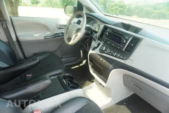 2012 Toyota Sienna SE 8-Passenger 119.3" WB - miniatura 19