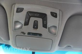 2012 Toyota Sienna SE 8-Passenger 119.3" WB - miniatura 32